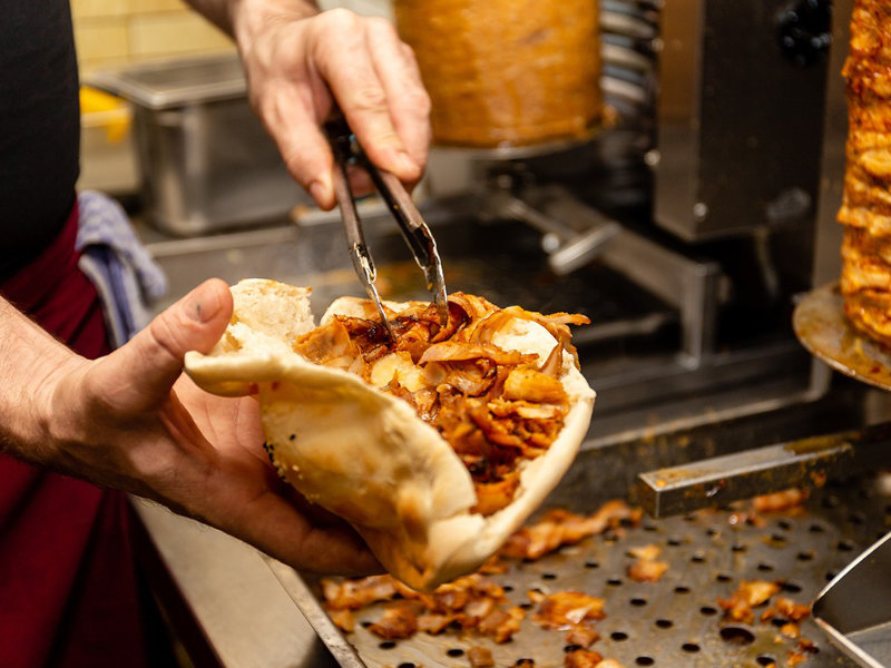 Hühner-Kebap im Fladenbrot – izzi Langenlois