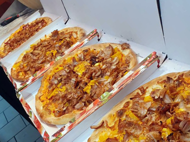 Pizza aus dem Ofen – izzi Langenlois